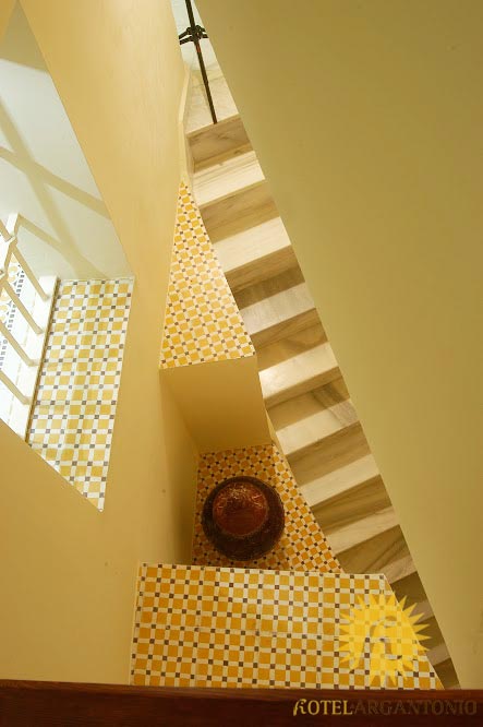 Detalle de la escalera - Hotel Argantonio en Cádiz